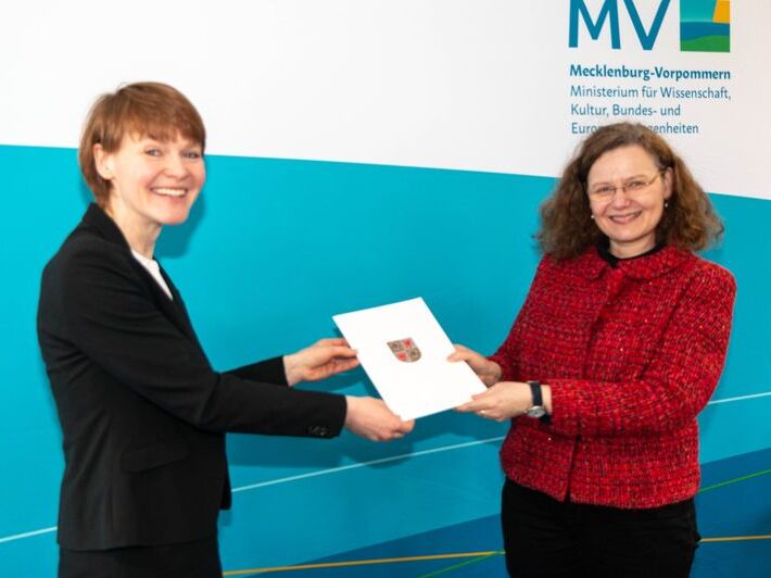 Der Lehrstuhl Kommunikationswissenschaft mit dem Schwerpunkt Kommunikationsethik wird seit 1. April 2023 von Prof. Dr. habil. Stefanie Averbeck-Lietz geleitet.